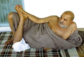 This is one of the most powerful image of baba Maharajji with his blanket. Seeing this image makes devotees experience Miracles and Spiritual Experiences