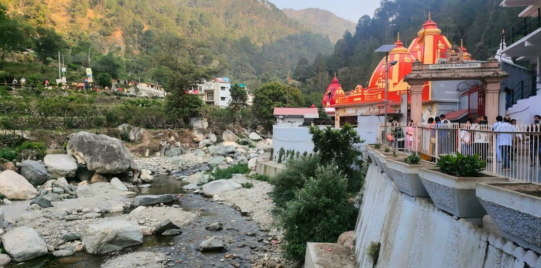 Scenic view of Kainchi Dham Ashram nestled in the lush green hills of Uttarakhand, India, featuring the iconic Hanuman temple and serene surroundings, a spiritual hub founded by Neem Karoli Baba