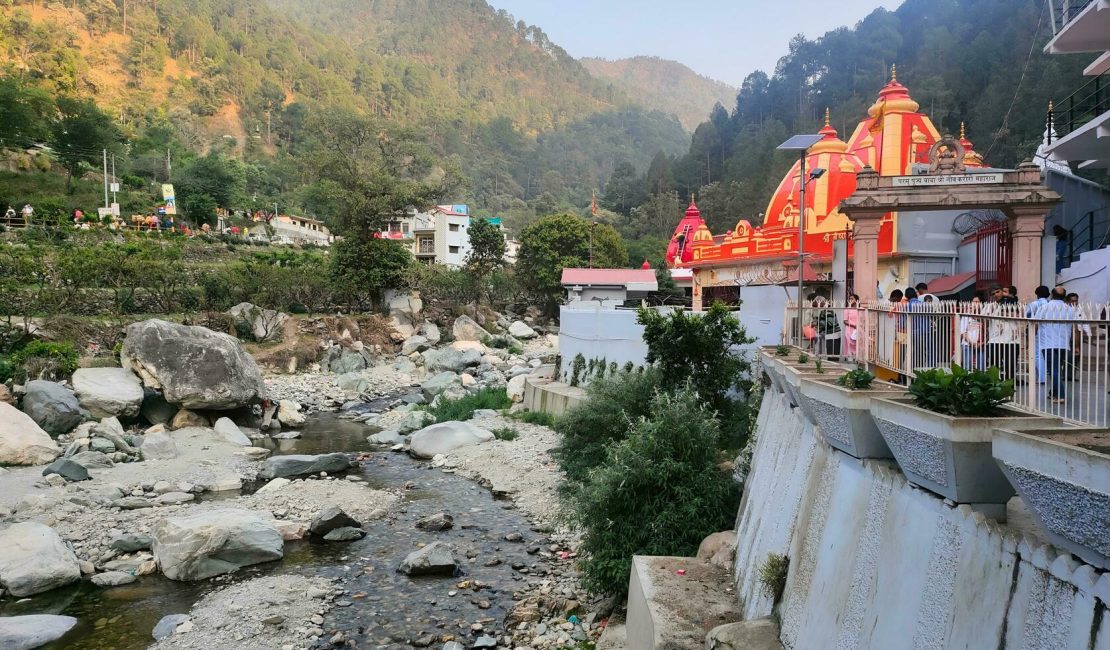 Scenic view of Kainchi Dham Ashram nestled in the lush green hills of Uttarakhand, India, featuring the iconic Hanuman temple and serene surroundings, a spiritual hub founded by Neem Karoli Baba
