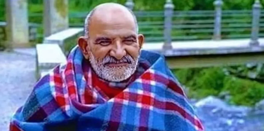 This is one of the most powerful image of baba Maharajji with his blanket. Seeing this image makes devotees experience Miracles and Spiritual Experiences