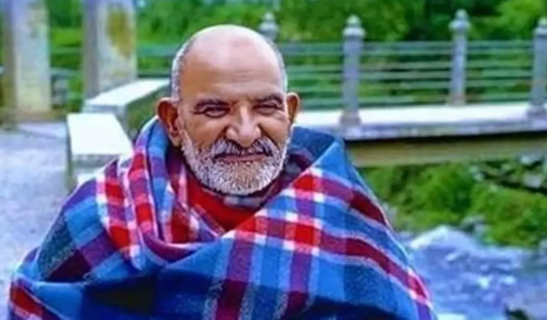 This is one of the most powerful image of baba Maharajji with his blanket. Seeing this image makes devotees experience Miracles and Spiritual Experiences