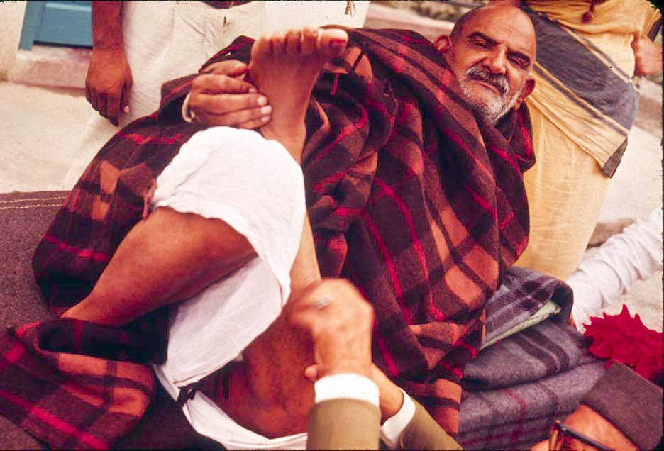 Neem Karoli Baba (Maharaji) Stories: Lessons and Wisdom