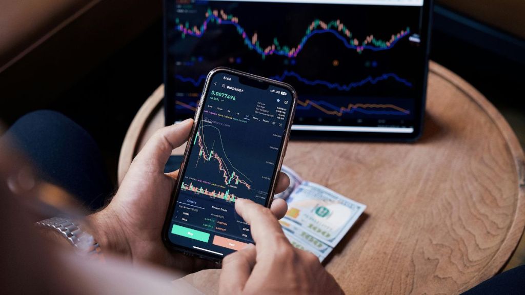 Top 5 Dividend Stocks to Watch in April 2025 for Passive Income